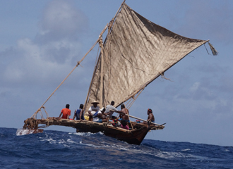 体感！太平洋のスーパーカヌー 伝統航海術の講座&リエン・ポロワット号の館内乗船体験！