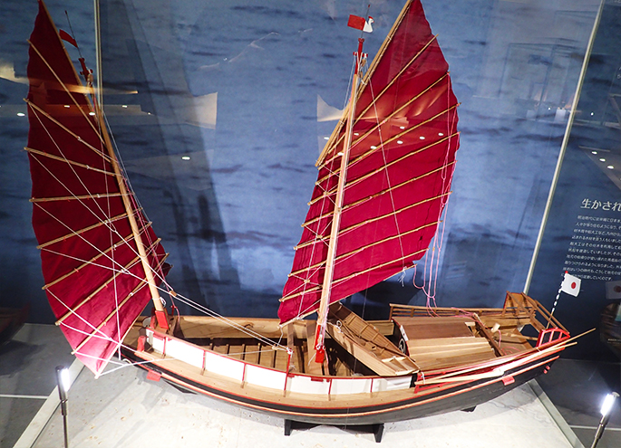 沖縄のマーラン船（馬艦船）模型