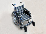 Manual wheel chair (for right-handed user) Electric wheel chair (can be switched to manual)
