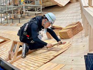 首里城正殿復元整備工事_屋根工事（土居葺き）のメイン画像