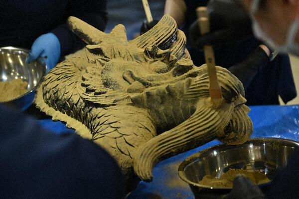 向拝奥の金龍　蒔地