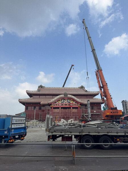 素屋根解体過程（2025年10月） 