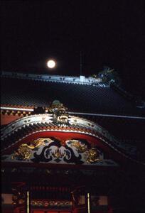 首里城公園観月会　第6回琉球王朝　中秋の宴｜正殿のライトアップと月のメイン画像