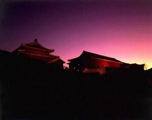 首里城全景｜夕陽の正殿と北殿のメイン画像