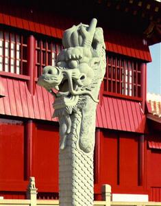 正殿｜大龍柱－阿形左斜め側のメイン画像