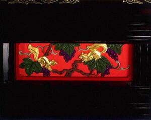 正殿内部｜御差床彫刻－葡萄と栗鼠のメイン画像