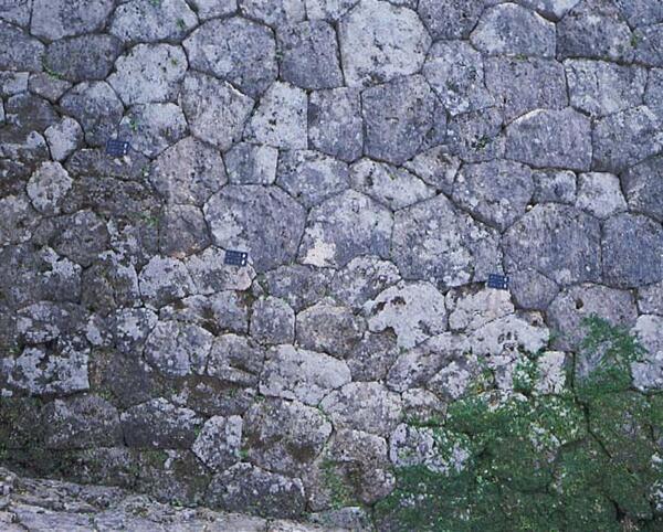 城郭｜右掖門付近の遺跡と復元