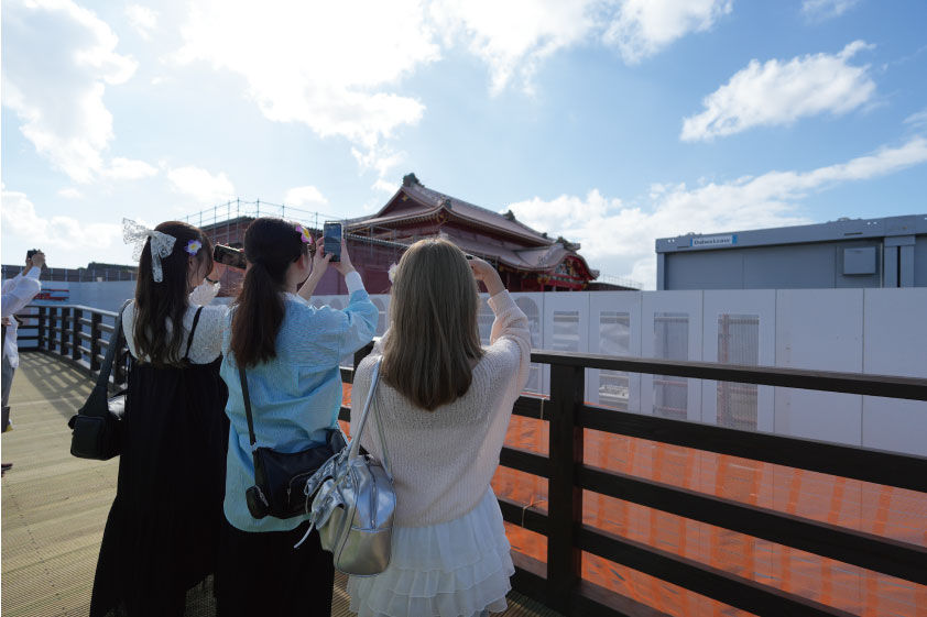 復元工事エリア内の正殿 画像2