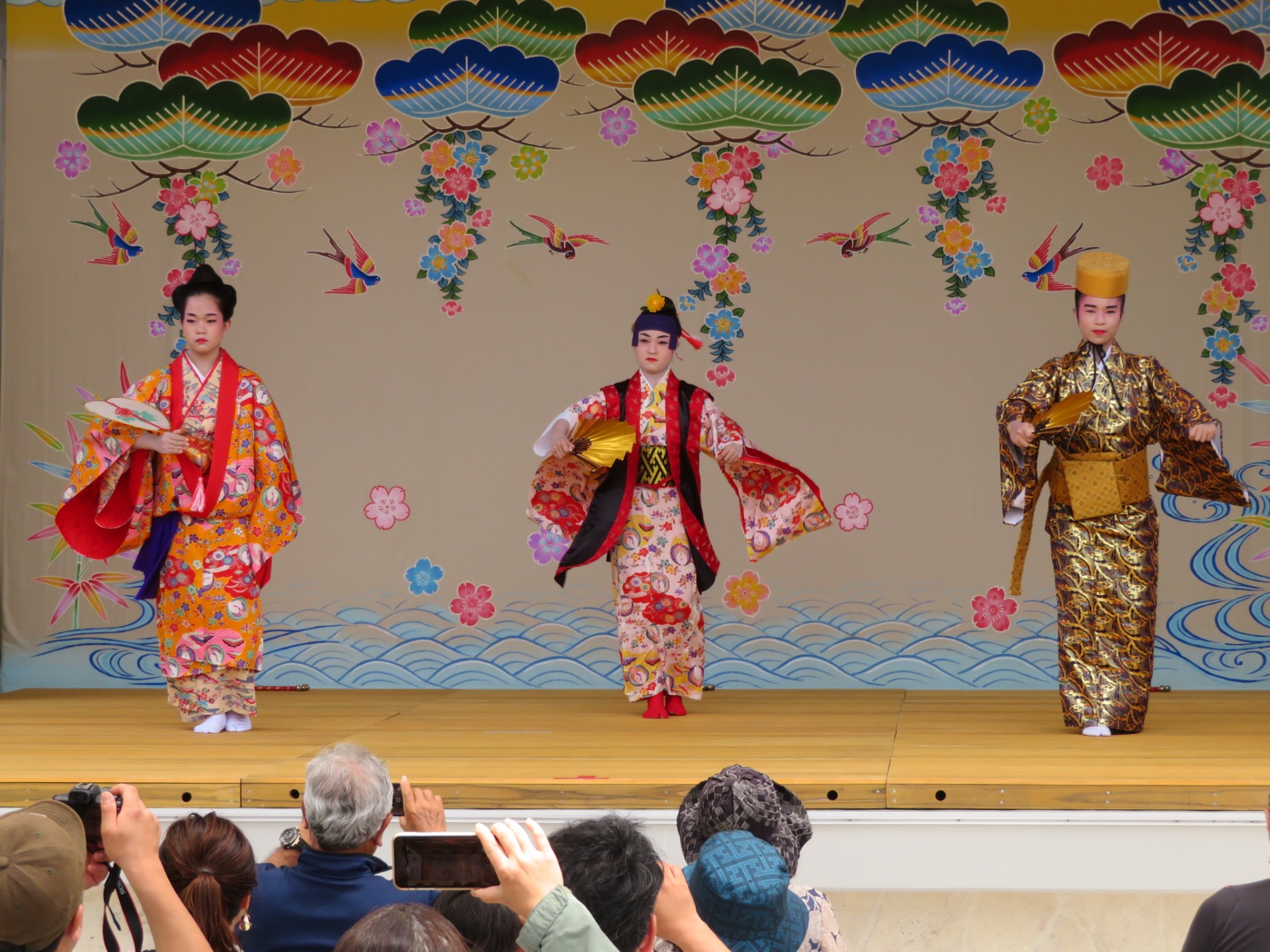 おきなわ郷土村イベント 伝統芸能ステージ「琉球舞踊」 | 海洋博公園 