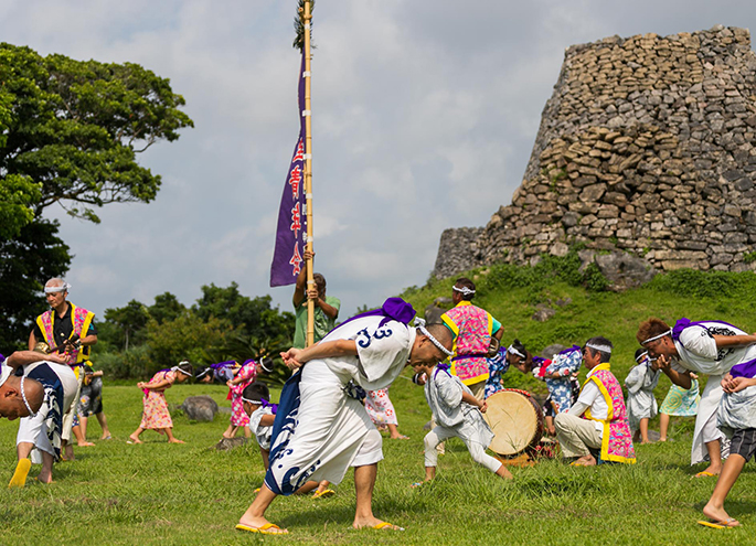 沖縄の伝統芸能を海洋博公園で楽しむ 「おきなわ郷土村伝統芸能演舞