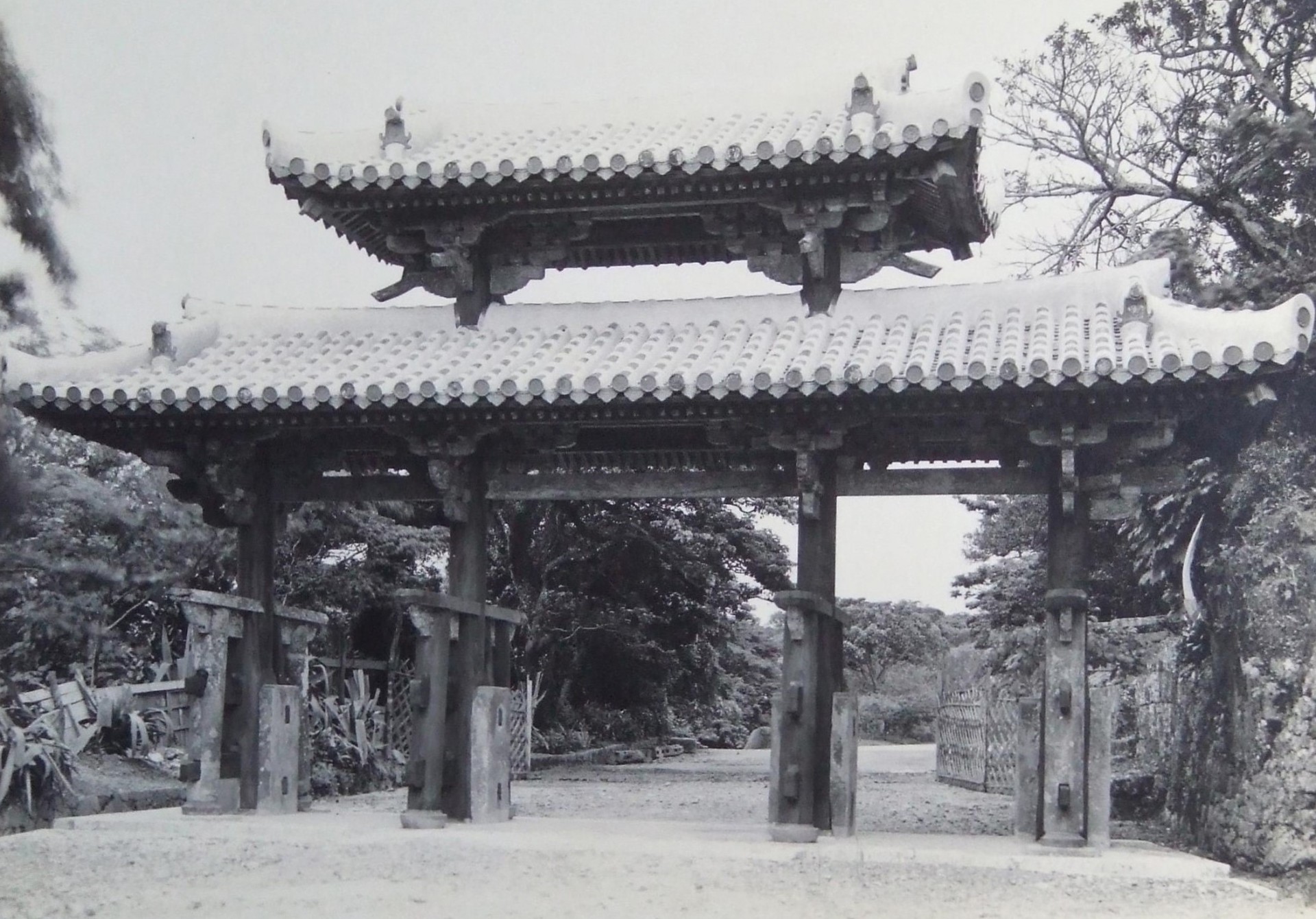 写真パネル貼り 首里城(部分) 夏休みパネル展「森政三コレクション古写真展」開催！【8/16～9/30