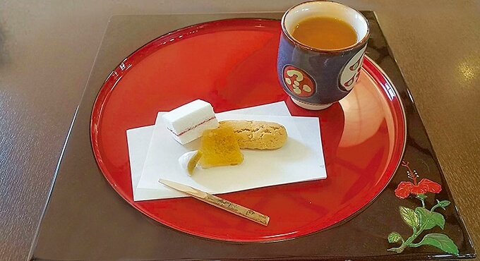 琉球菓子が楽しめる呈茶サービス